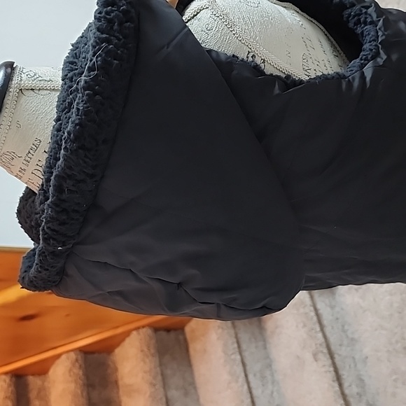 Hooded Reversible Colorblock Vest - Picture 3 of 3